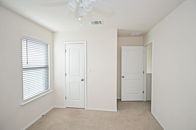 Building Photo - 138 Buttercup Bnd