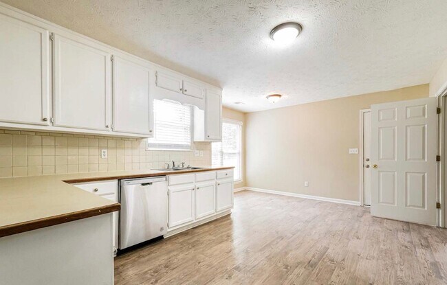 Building Photo - 1576 Canberra Dr