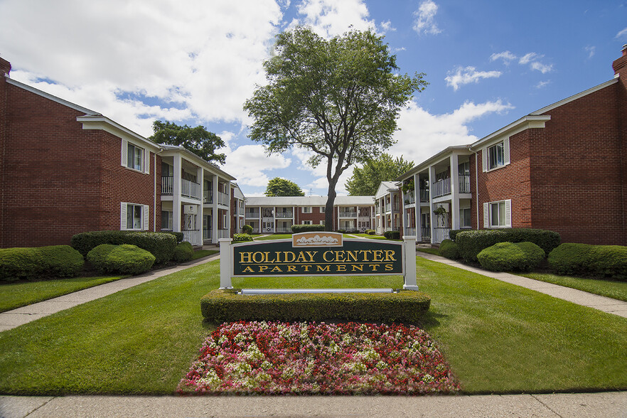 Building Photo - Holiday Center Apartments