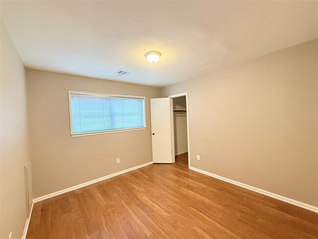 Building Photo - 7507 Lacy Hill Dr