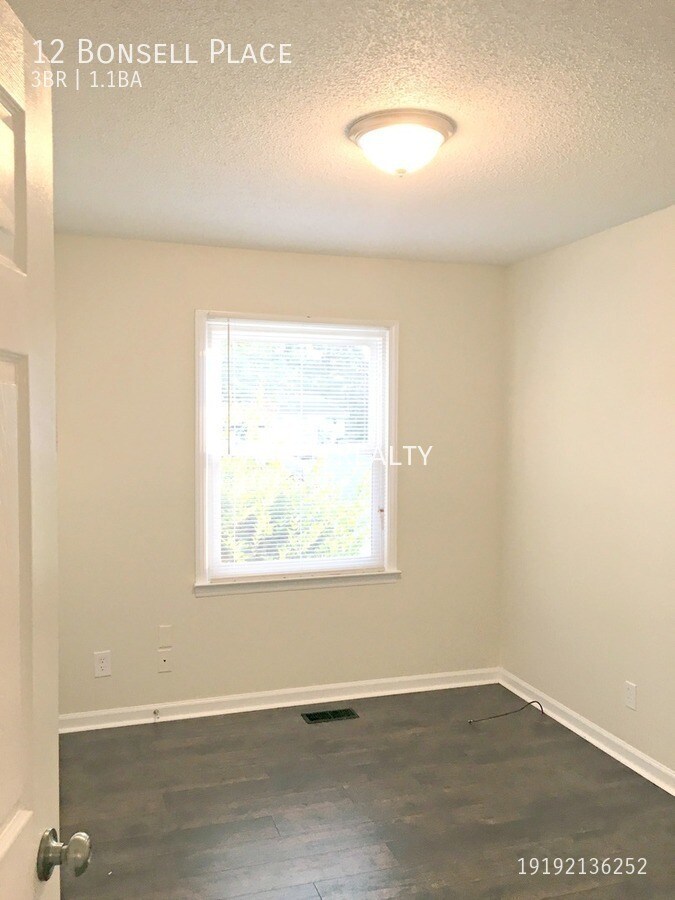 Building Photo - 12 Bonsell Pl