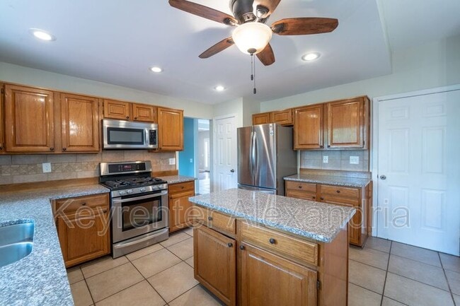 Building Photo - 13183 Oak Farm Dr