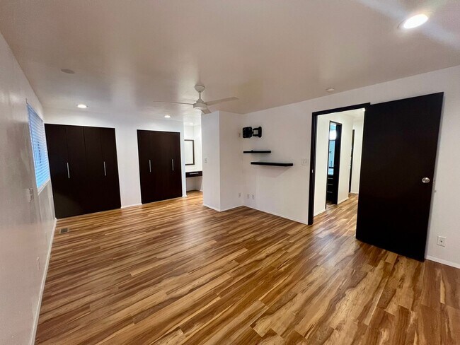 Building Photo - Westside Condo w/ Pool & Garage (Water Included)