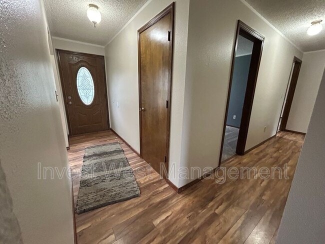 Building Photo - 14912 NE 47th St