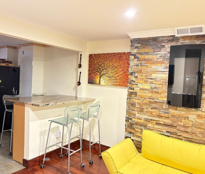 Building Photo - 1229 Girard St NW