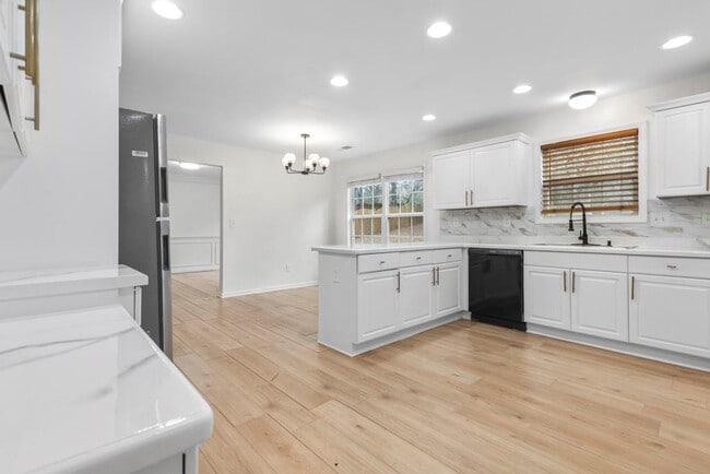 Building Photo - 45 Wyndmont Way