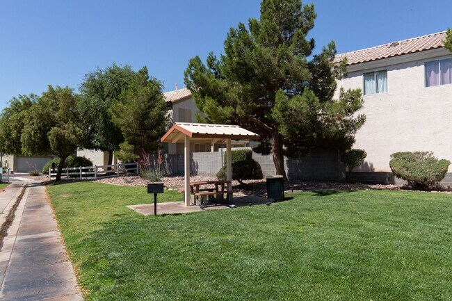 Building Photo - Two bedroom townhome with garage in gated ...