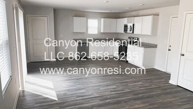 Building Photo - 740 Wayfinder Run