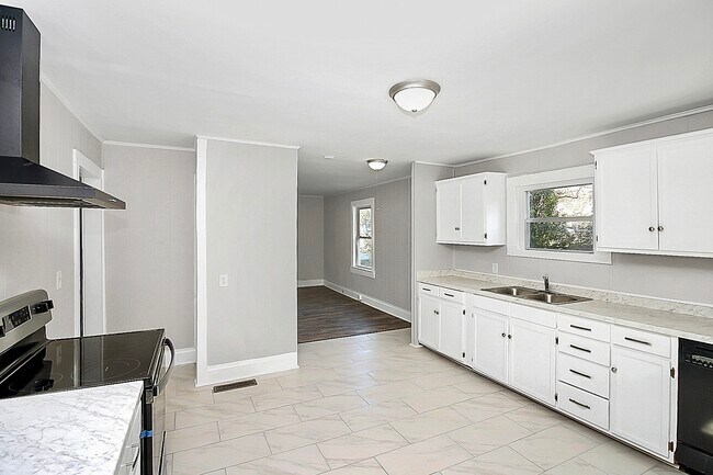 Building Photo - 209 Fairdale St