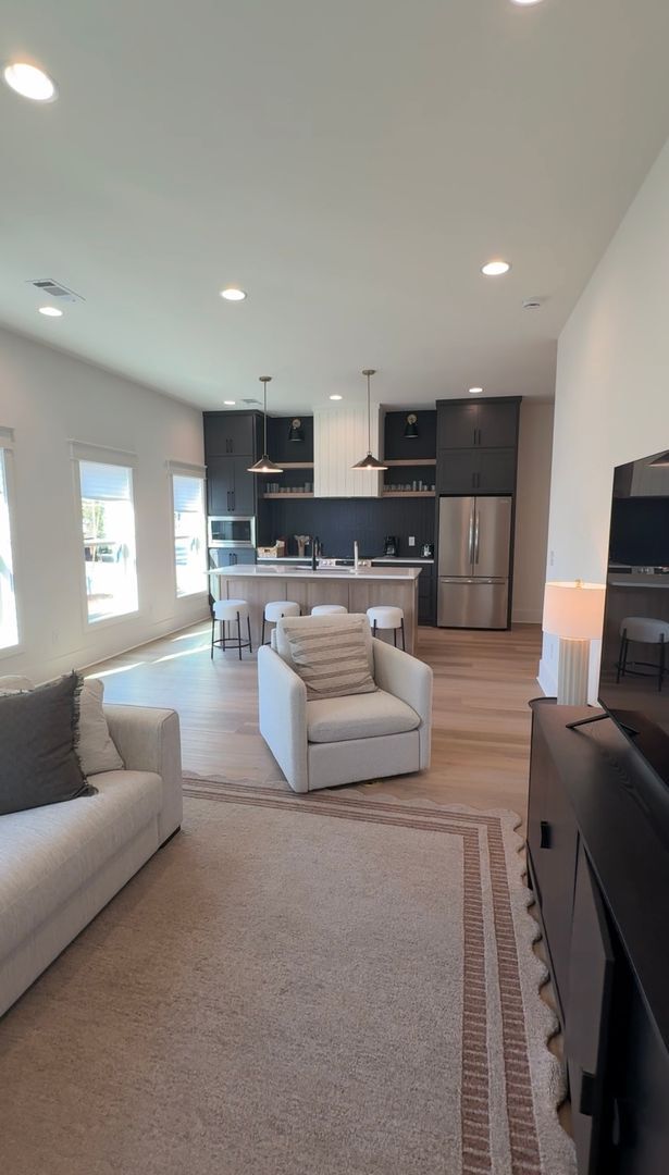 Building Photo - Awesome New Construction 5BR House Close t...