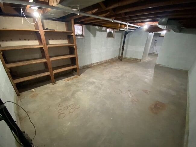 Building Photo - Charming Woods Park Home | 2 Bed | Fenced Yard | Garage | $1800/mo