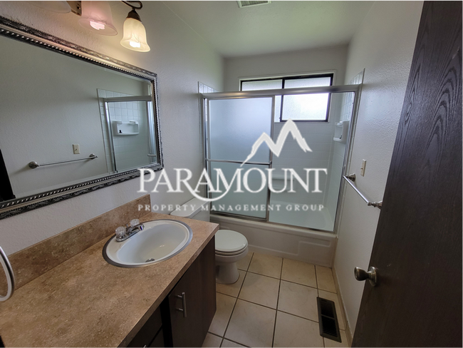 Building Photo - 3 Bedroom Oasis in Port Orchard!