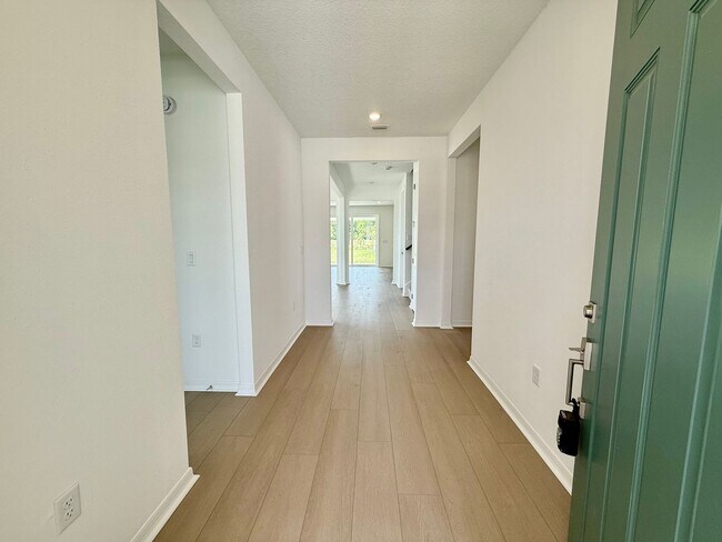 Building Photo - Sprawling 5BR/4.5BA Dream Home with 3-Car ...