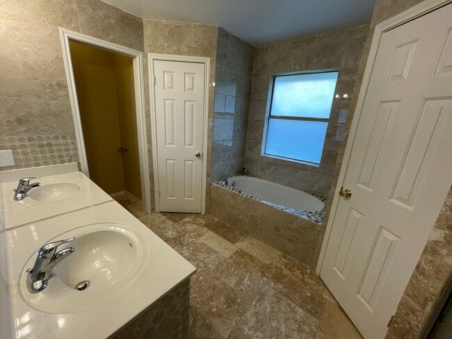 Building Photo - 4611 Colby Dr