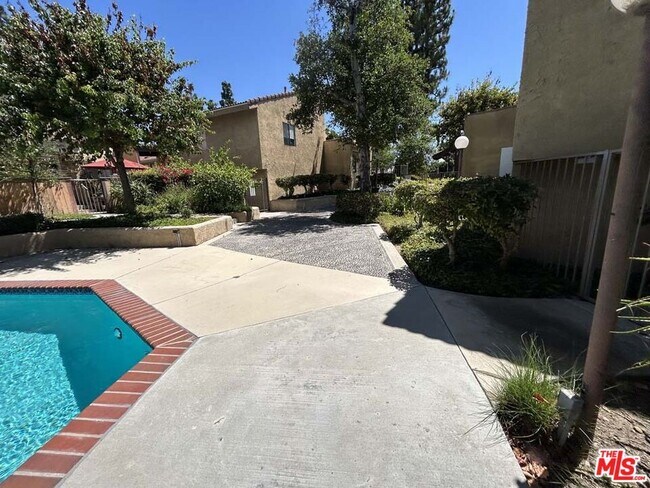 Building Photo - 10051 Topanga Canyon Blvd