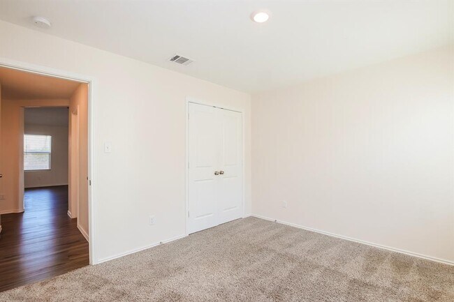 Building Photo - 110 Sophora Dr