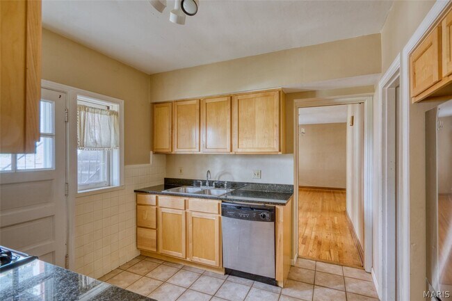 Building Photo - 6601 Alamo Ave