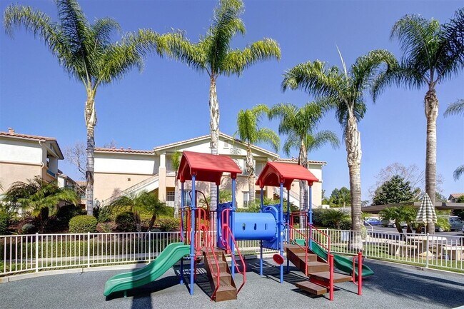 Building Photo - Beautiful Rancho San Diego Condo!