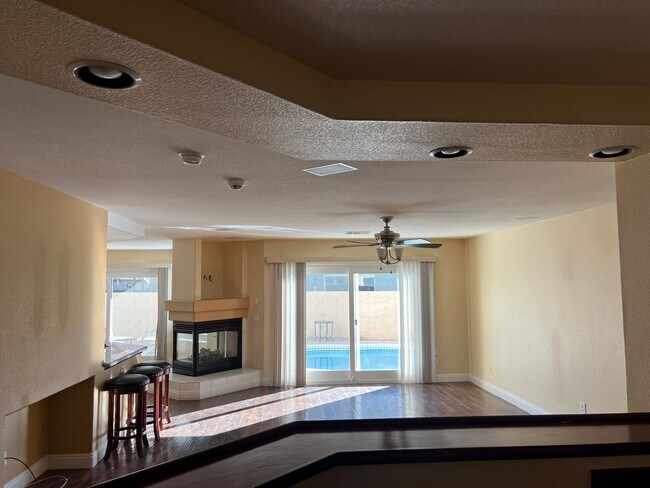 Building Photo - 6 bedroom Home With Pool and Basement