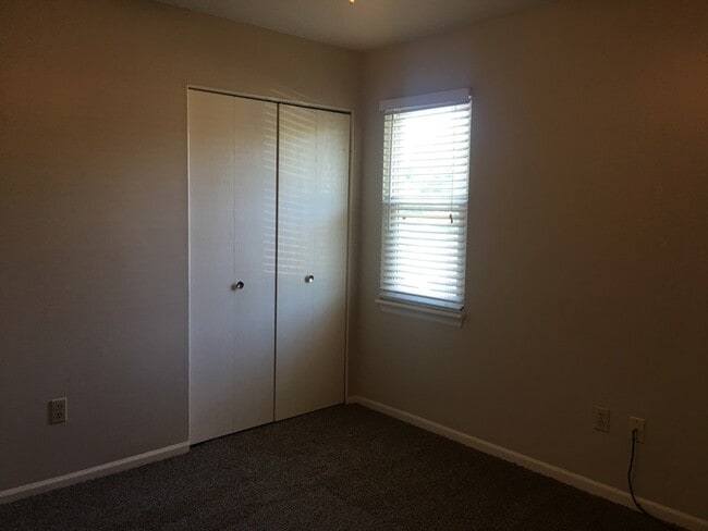 Building Photo - Property in Park Hill School District!