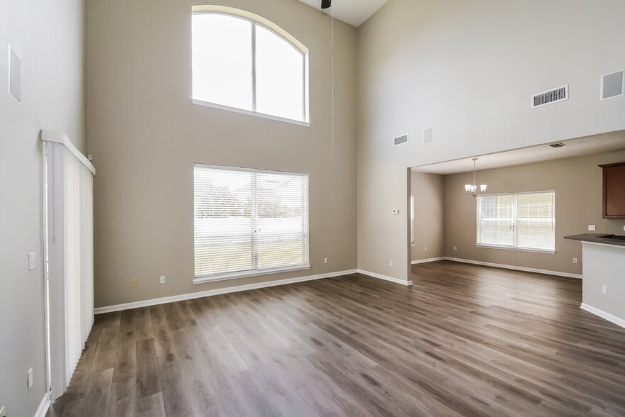 Building Photo - 3325 Horseshoe Trail Dr