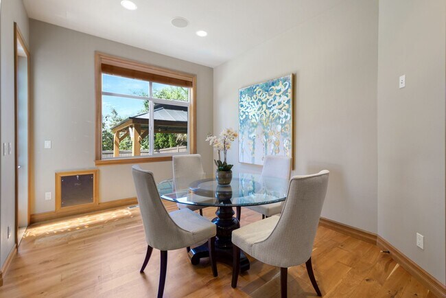 Building Photo - Live the Tuscan Life in Kirkland