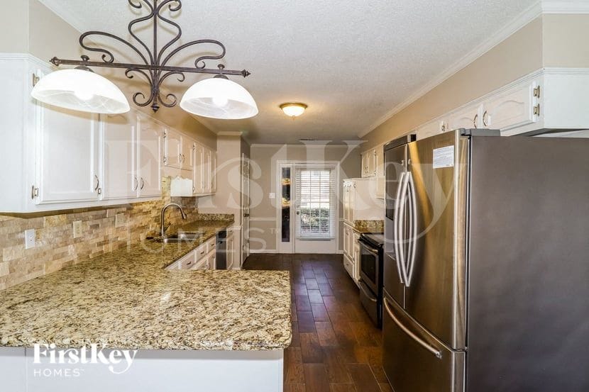 Building Photo - 3857 Oak Forest Dr