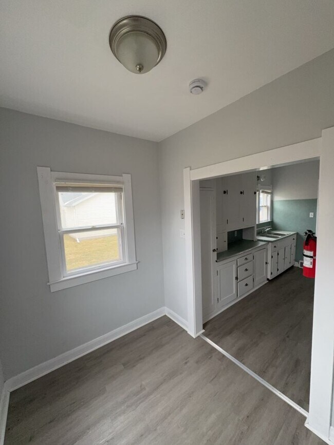 Building Photo - 960 W Delaware Ave