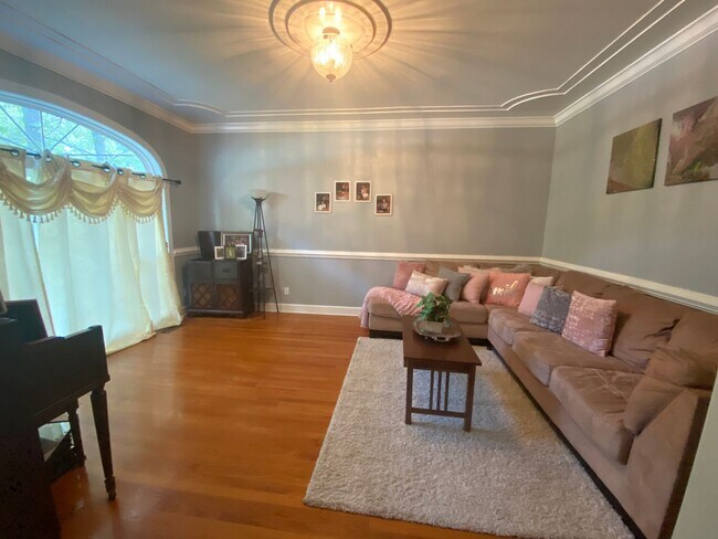 Building Photo - Beautiful Brick Home for Rent – Spacious, ...
