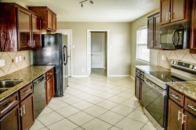 Building Photo - For Lease – $2,100/month | $2,250 Security...