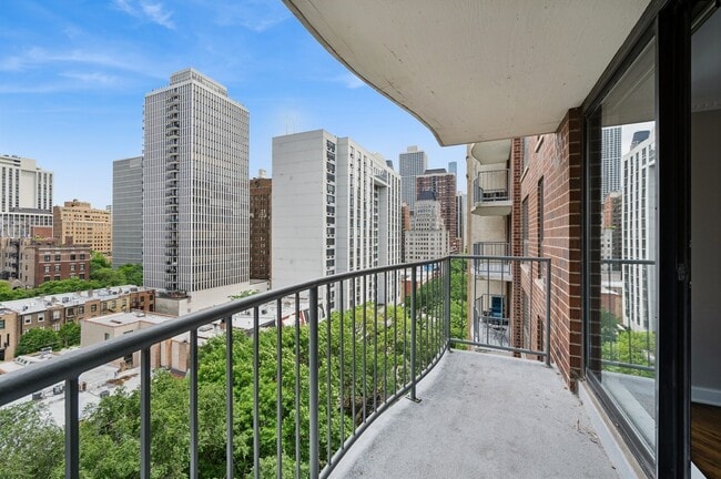 Building Photo - 1250 N Dearborn St