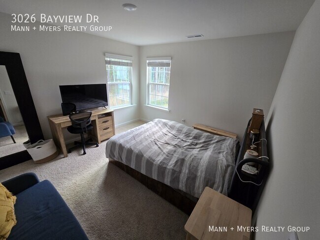 Building Photo - 3026 Bayview Dr