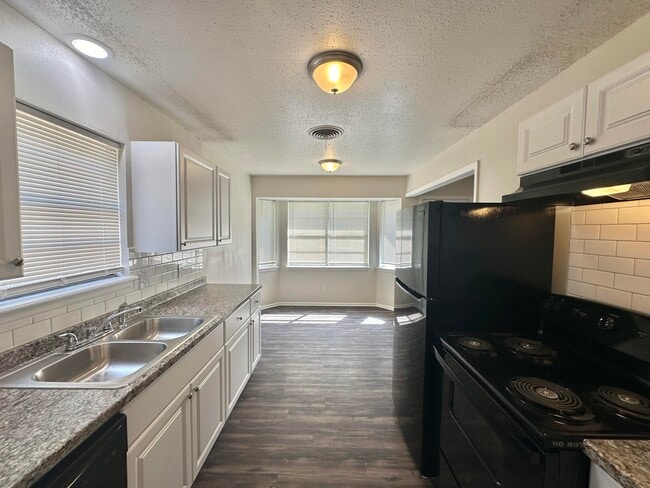 Building Photo - 1509 Elkhart Ave