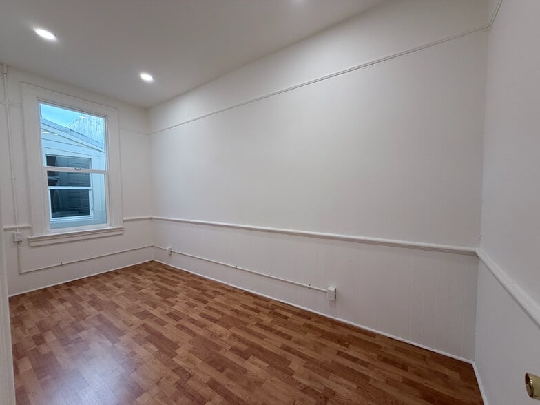 Bedroom - 1330 Alabama St