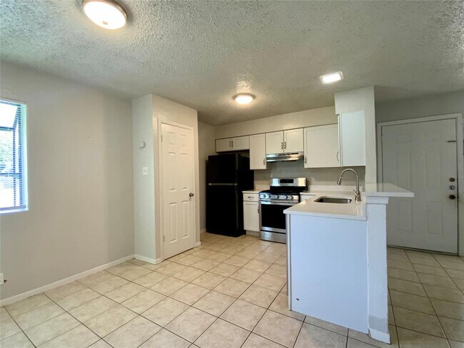 Building Photo - 2300 Cedrick Cove