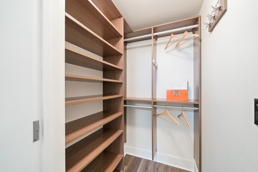 Building Photo - 1635 California St