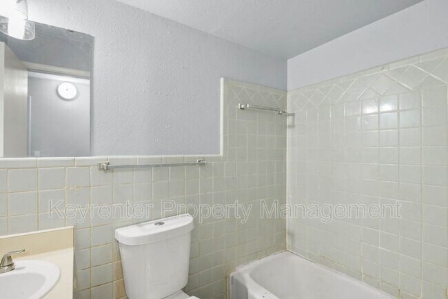 Building Photo - 5905 S Lee Ave