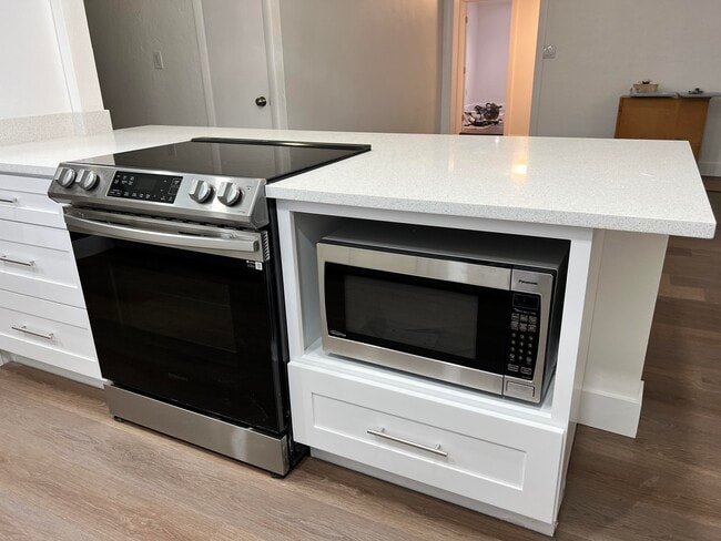 Building Photo - 1934 Wallace Ave