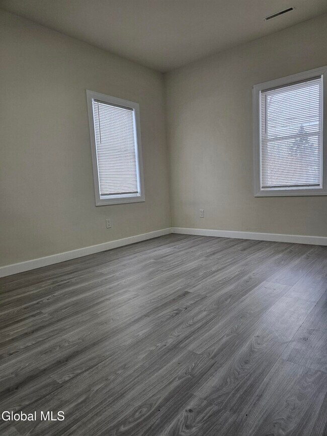 Building Photo - 489 Grooms Rd