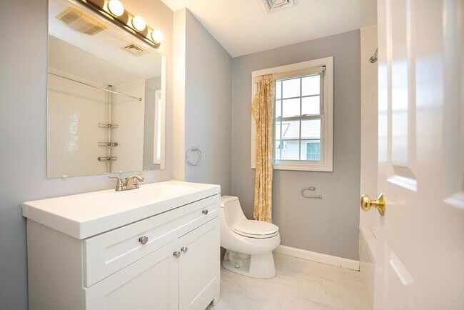 Building Photo - 1005 Trapelo Rd