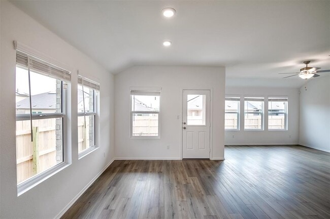 Building Photo - 1740 Catahoula Dr