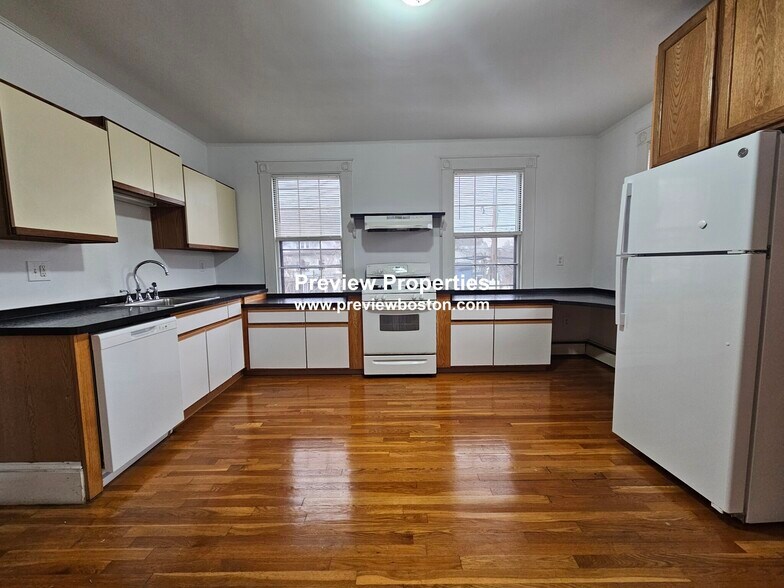 Building Photo - 300 Faneuil St