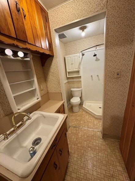 Building Photo - 116 W 2nd St