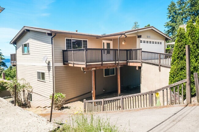 Building Photo - Versatile 5 Bedroom Retreat with Office and Outdoor Living in Burien