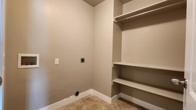 Building Photo - 576 N 220 E