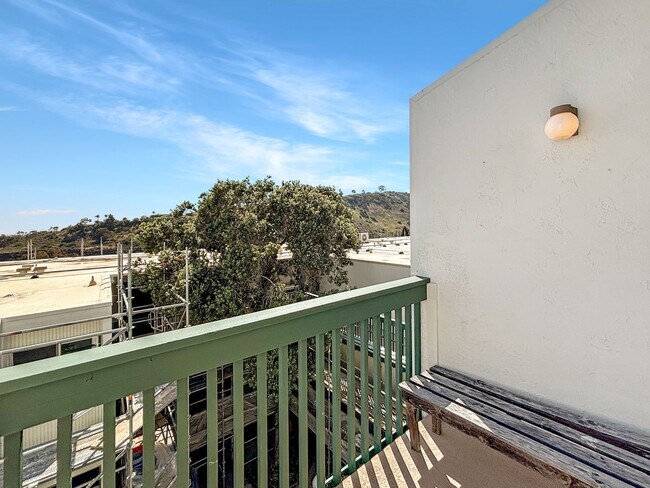 Building Photo - Spacious 1BD/1BA Condo in the Bay Ho Commu...