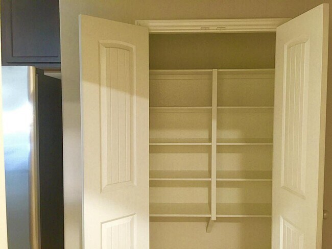 Building Photo - 618 Longstreet Dr