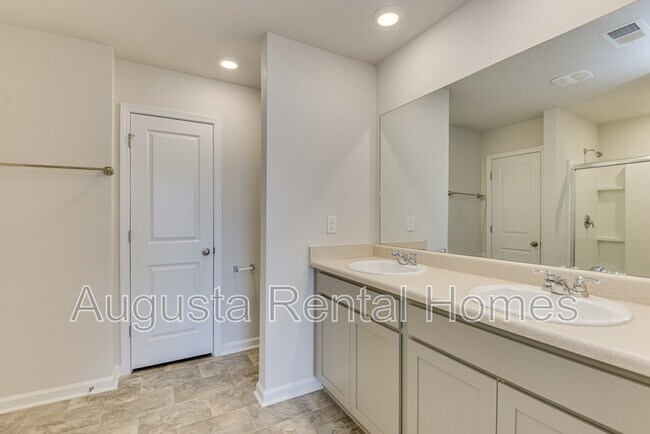 Building Photo - 818 Quaint Parish Cir