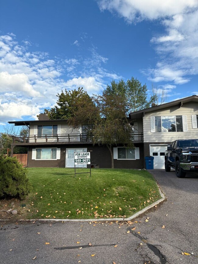 Building Photo - Stunning South Missoula Home with Views fo...