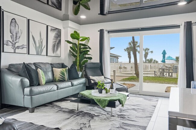 Building Photo - 8743 Thomas Dr